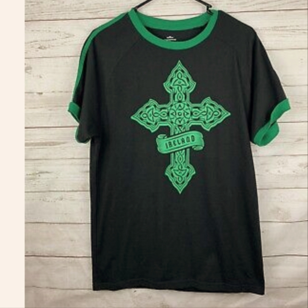 NWT Ireland Irish Celtic Cross Short Sleeve T Shirt Black and Green
